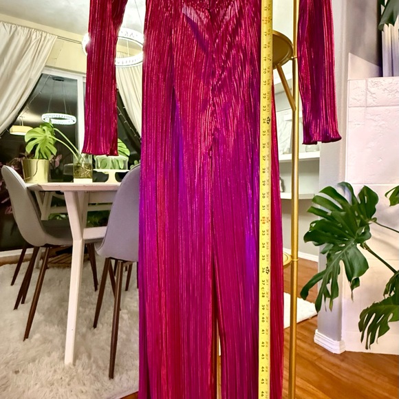 House of Harlow 1960 Metallic Magenta Pleated Cutout Jumpsuit - Picture 5 of 6